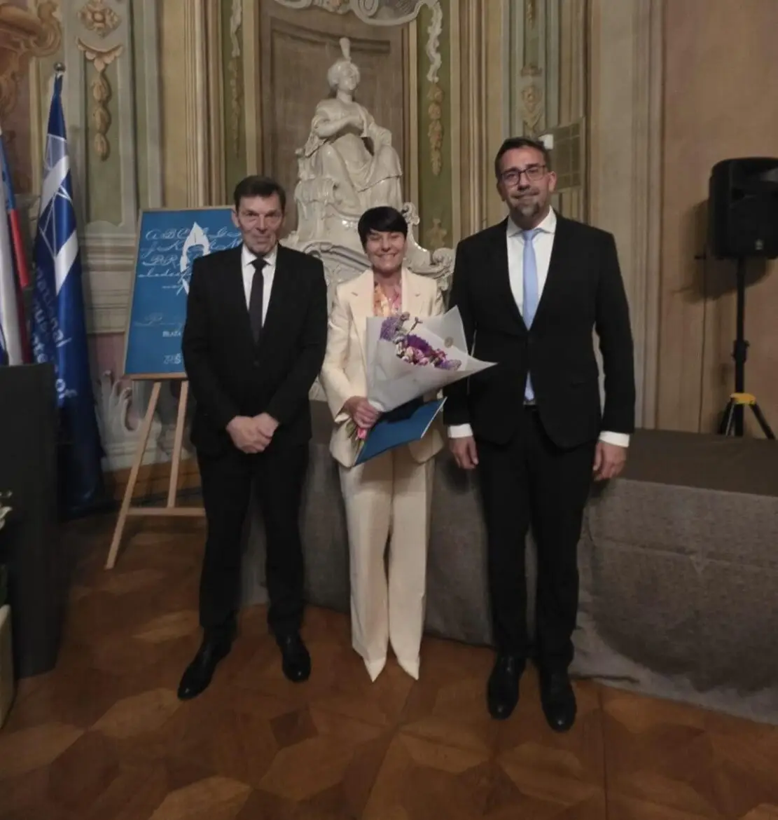 OSNOVNA ŠOLA ŠTURJE JE PREJELA NAJVIŠJE PRIZNANJE