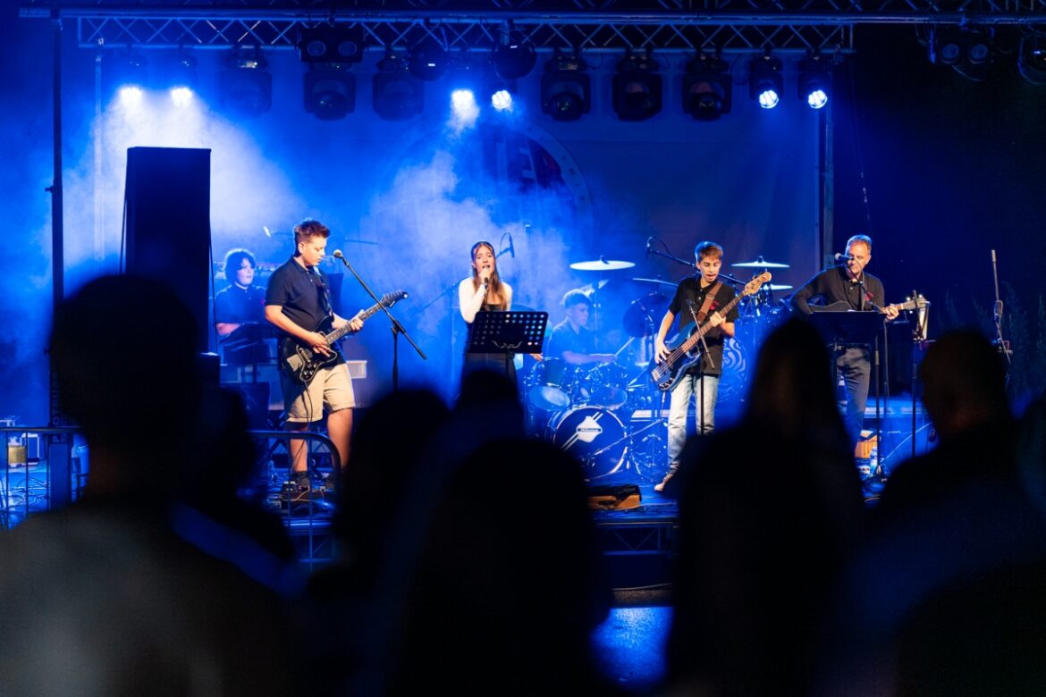 PRVA AVTORSKA SKLADBA MLADE POP/ROCK SKUPINE IZ KOBARIDA THE TIME KEEPERS