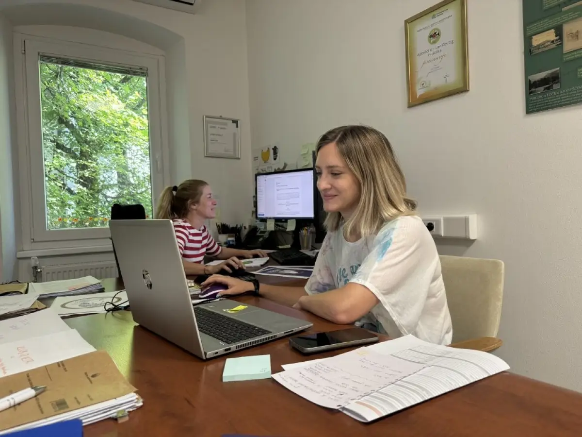 OBČINA AJDOVŠČINA VABI DIJAKE IN ŠTUDENTE ZA POČITNIŠKO DELO