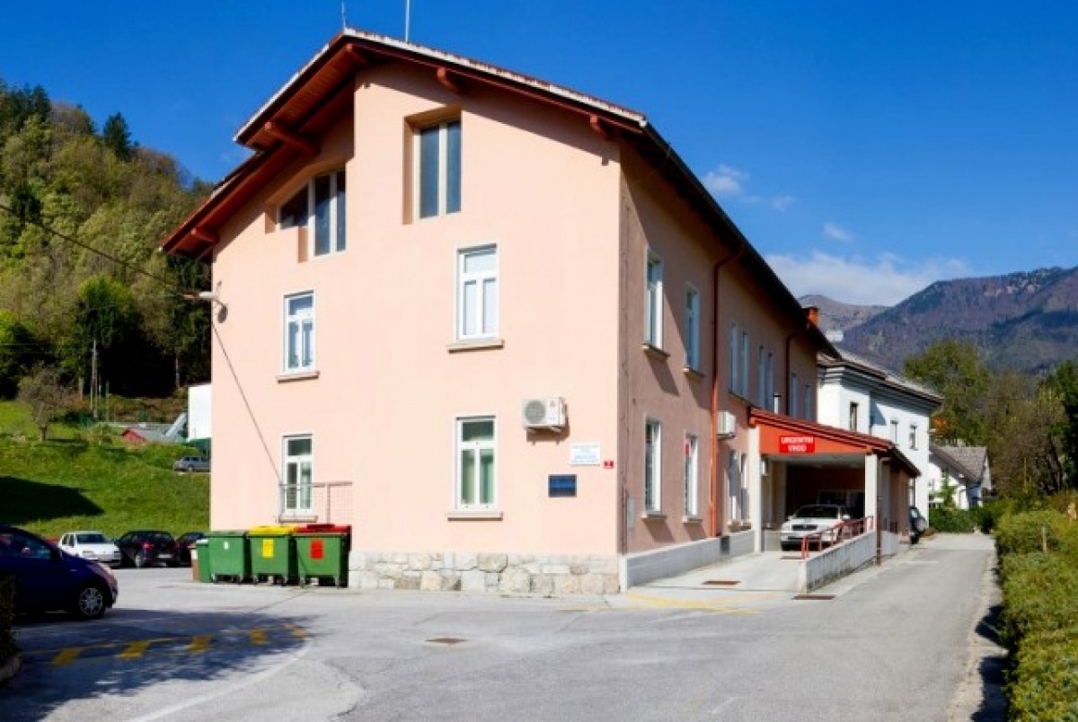 ZD IDRIJA IN OBA ŽUPANA O JUTRIJŠNJEM ZAČETKU VPISOVANJA PRI NOVI ZDRAVNICI V ZP CERKNO