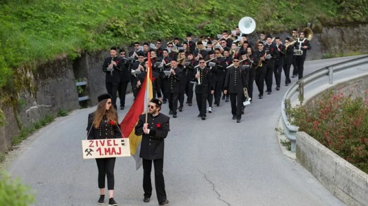 IDRIJSKI GODBENIKI S PROMENADNIM KONCERTOM IN BUDNICO