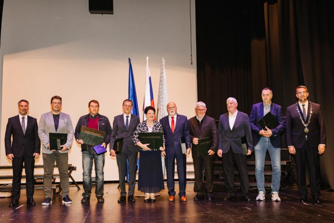 OBČINA AJDOVŠČINA OB LETOŠNJEM OBČINSKEM PRAZNIKU PODELILA PRIZNANJA