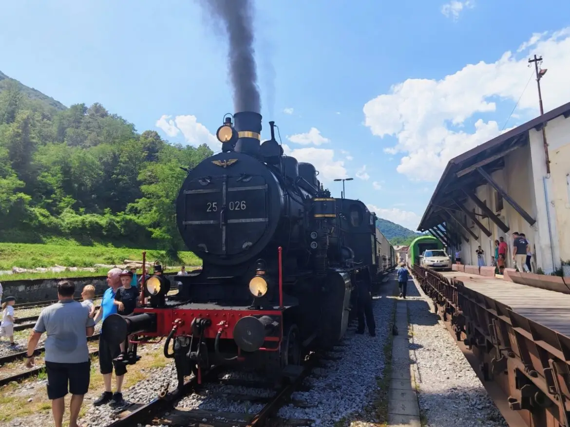 ČUFARCA PONOVNO ROPOTALA PO BOHINJSKI PROGI