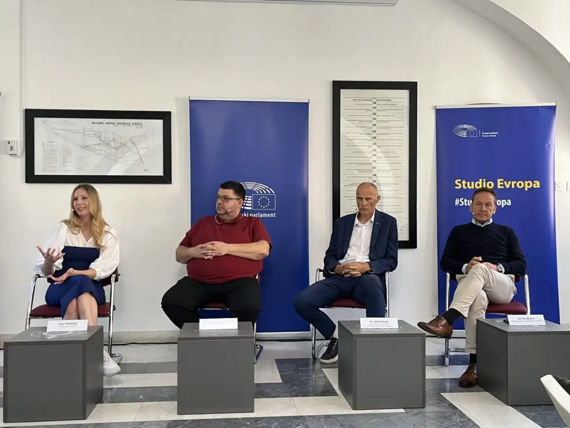 V IDRIJI RAZPRAVA O PRIHODNOSTI EVROPSKE AVTOMOBILSKE INDUSTRIJE