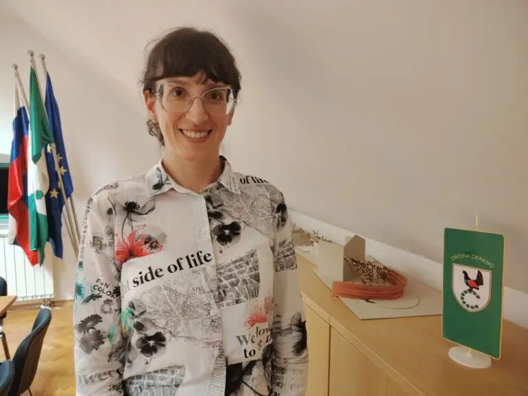 DIREKTORICA NASTJA PRIČELA Z DELOM