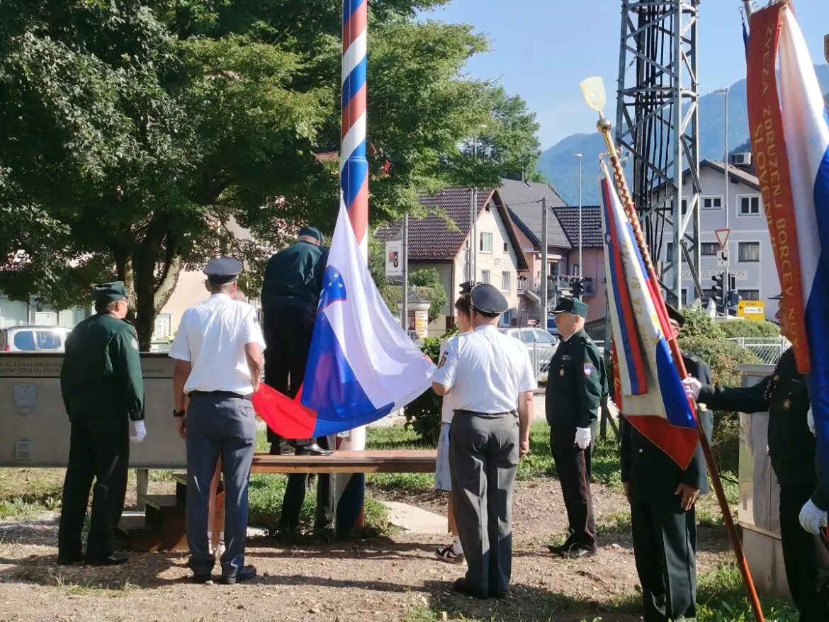 POZIVI K ENOTNOSTI IN PRENOSU DOMOLJUBNEGA SPOMINA NA MLADE