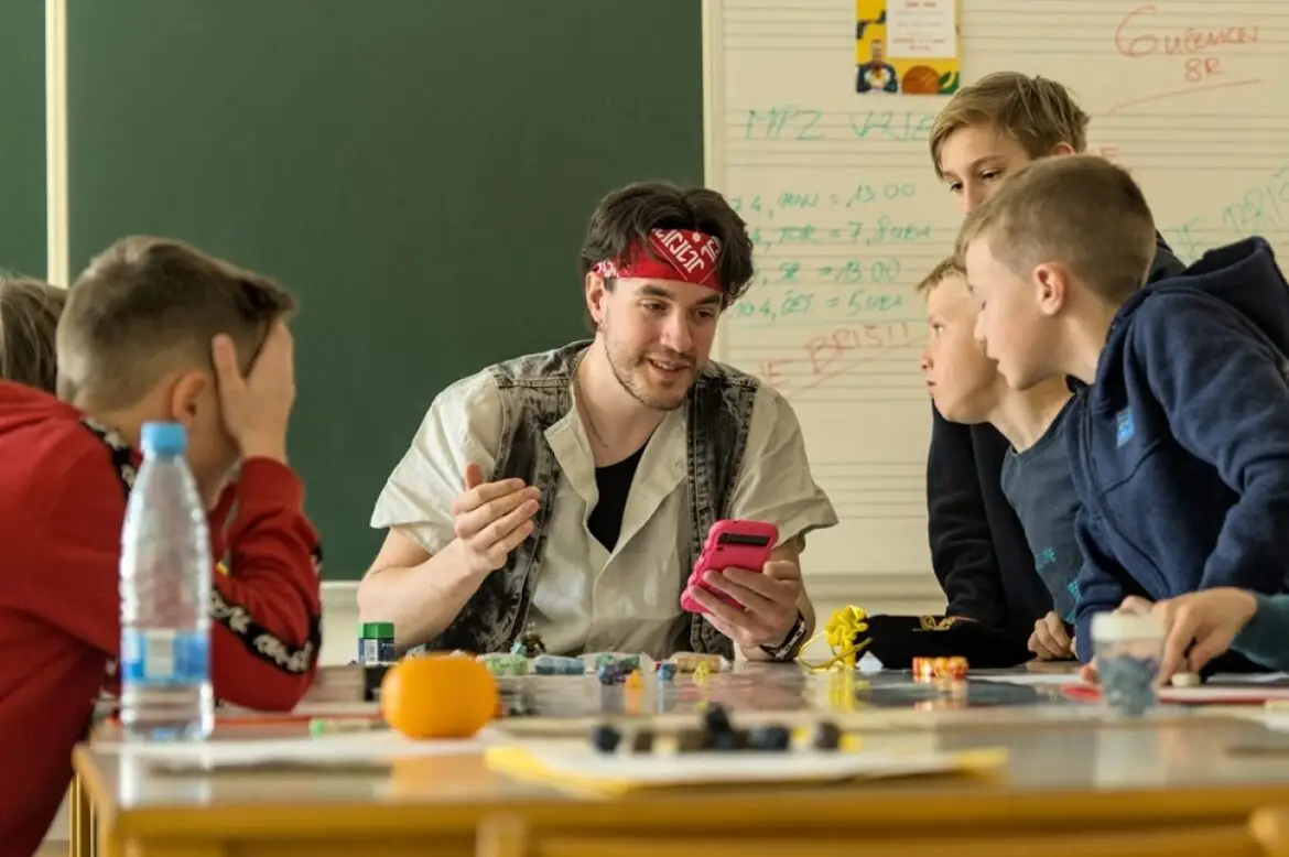 NA OŠ ČRNI VRH PO FANTAZIJO