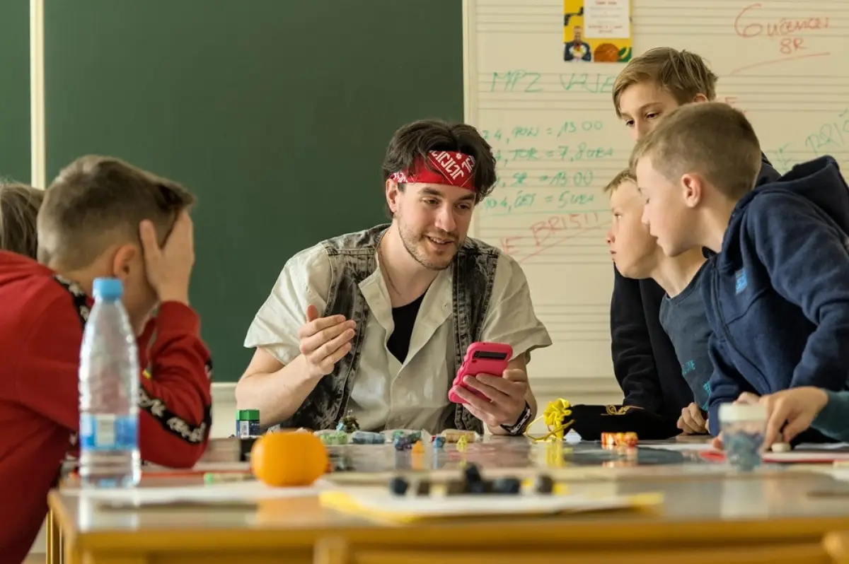 NA OŠ ČRNI VRH PO FANTAZIJO