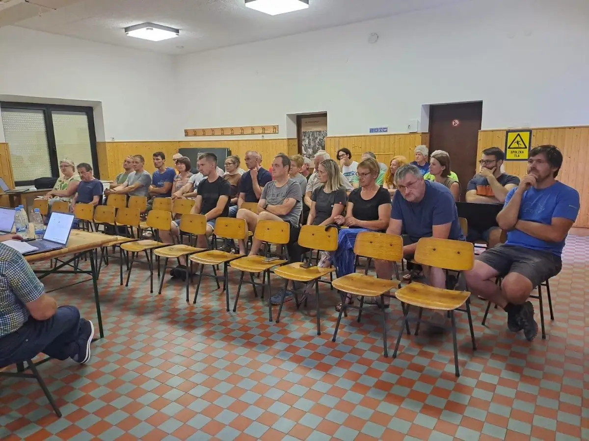 GRAHOVO: PO UTRDITVI POBOČJA SLEDI ŠE LOVLJENJE VODE, SANACIJA OBJEKTOV NE PRED LETOM 2029