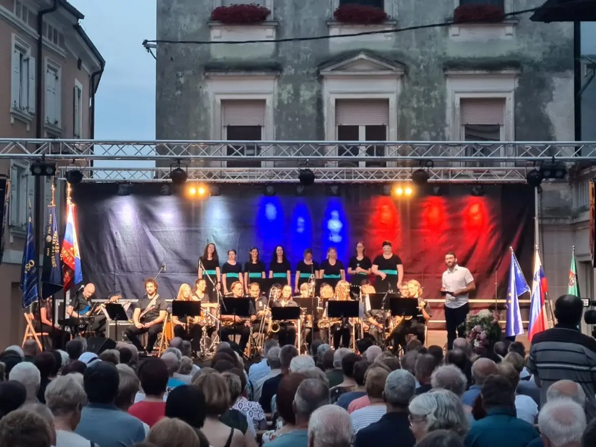 PROSLAVA OB DNEVU DRŽAVNOSTI V POSOČJU OPOZORILA NA POMEN ENOTNOSTI