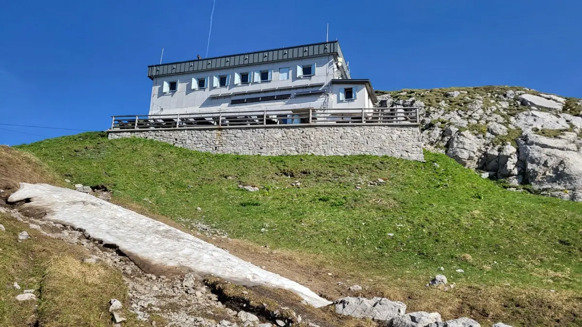 KOČA NA ČRNI PRSTI ODPRTA