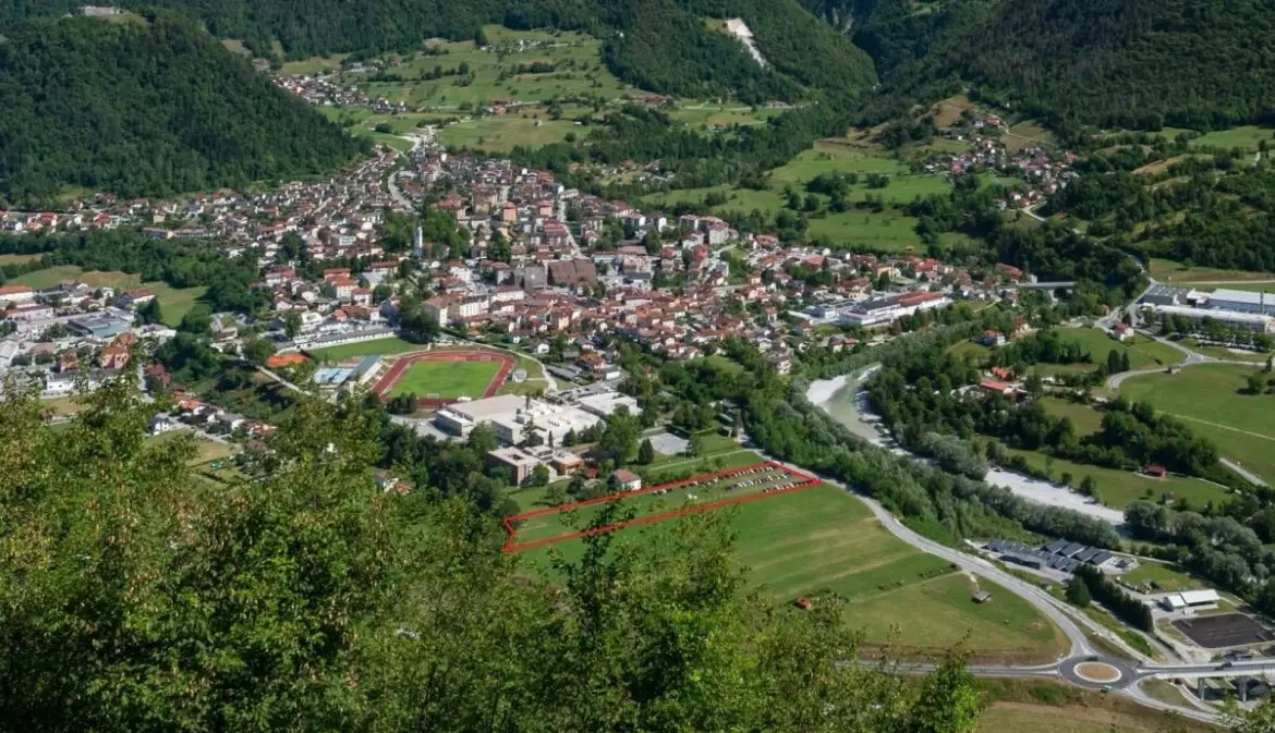 TOLMIN BO INVESTITORJA ZA GRADNJO STANOVANJSKEGA NASELJA CVETJE ISKAL NA DRAŽBI KONEC AVGUSTA