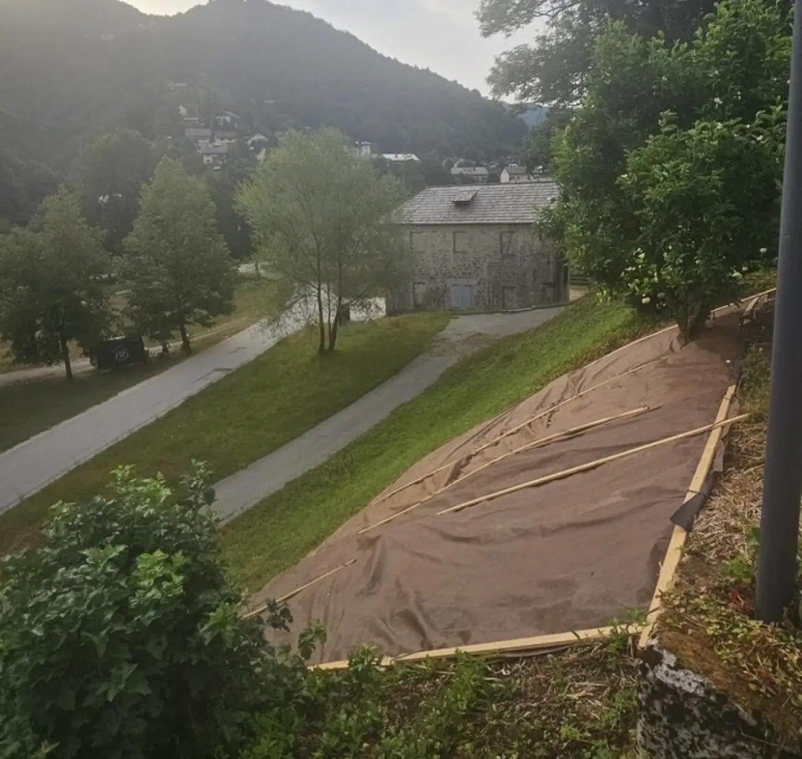 IDRIJSKA MEJCA: POSTOPNA SANACIJA ZELENIH POVRŠIN